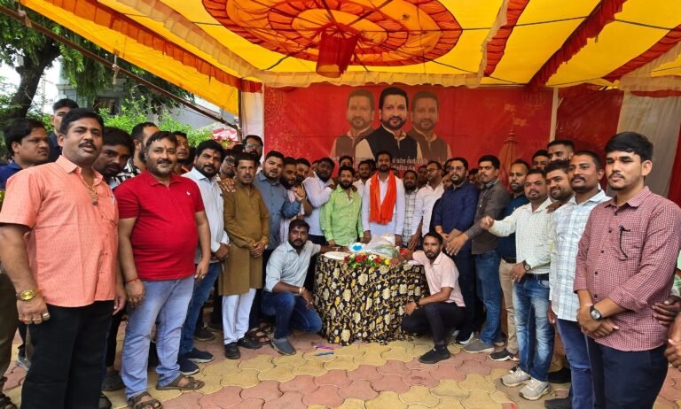 खैरागढ़ विक्रांत सिंह के जन्मदिन पर बधाई देने वालों का लगा तांता, विभिन्न कार्यक्रमों से दिन रहा खास