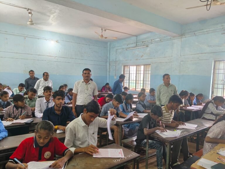 जिला स्तरीय सामान्य ज्ञान परीक्षा में दिखा उत्साह, अतरिया बाजार केंद्र में 81% परीक्षार्थी रहे उपस्थित
